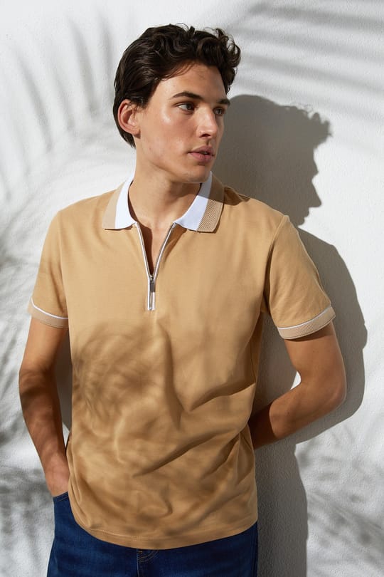 Erkek Slim Fit Dar Kesim %100 Pamuk Düz Pike Fermuarlı Kum Rengi Polo Yaka Tişört