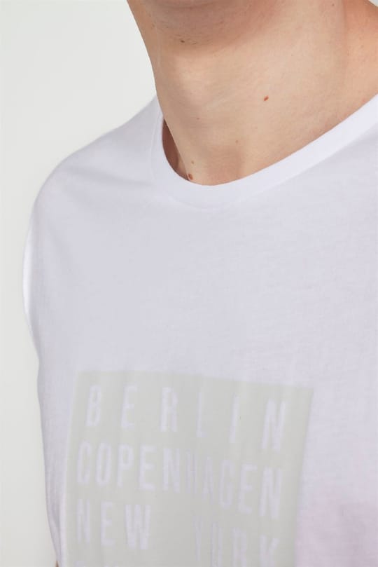 Erkek Slim Fit Dar Kesim %100 Pamuk Yumuşak Dokulu Baskılı Beyaz Bisiklet Yaka Tişört