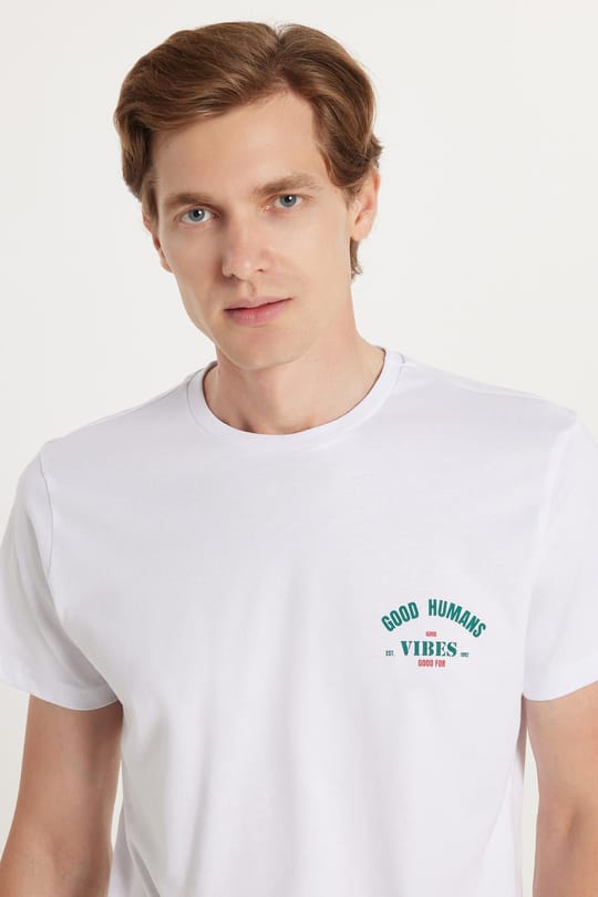 Erkek Slim Fit Dar Kesim %100 Pamuk Yumuşak Dokulu Baskılı Beyaz Bisiklet Yaka Tişört