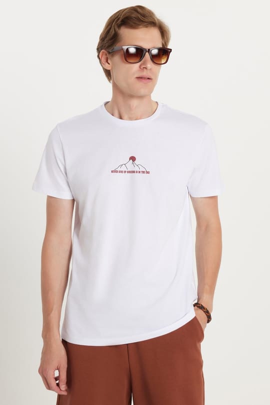 Erkek Slim Fit Dar Kesim %100 Pamuk Yumuşak Dokulu Baskılı Beyaz Bisiklet Yaka Tişört
