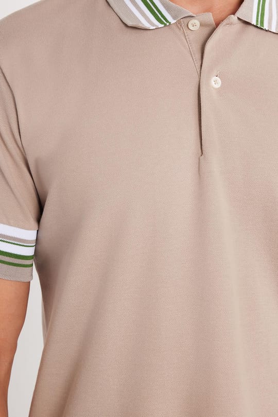 Erkek Slim Fit Dar Kesim %100 Pamuk Düz Pike Yaka ve Kol Detaylı Bej Polo Yaka Tişört