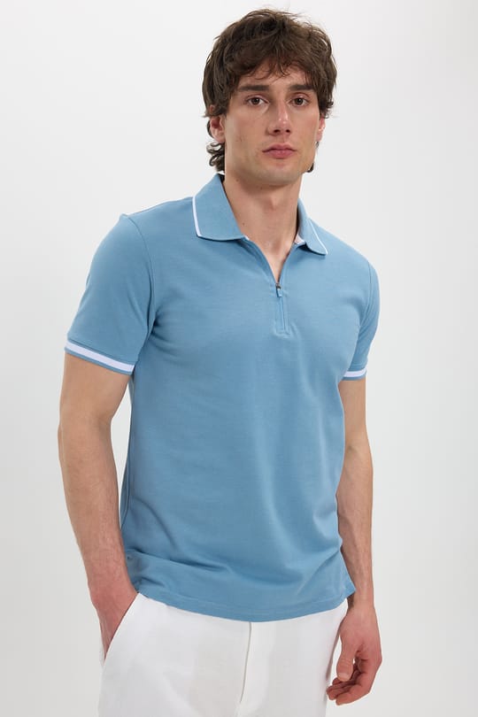 Erkek Slim Fit Dar Kesim %100 Pamuk Jakarlı Düz Yaka ve Kol Detaylı Mavi Polo Yaka Tişört