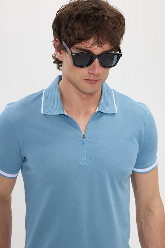 Erkek Slim Fit Dar Kesim %100 Pamuk Jakarlı Düz Yaka ve Kol Detaylı Mavi Polo Yaka Tişört