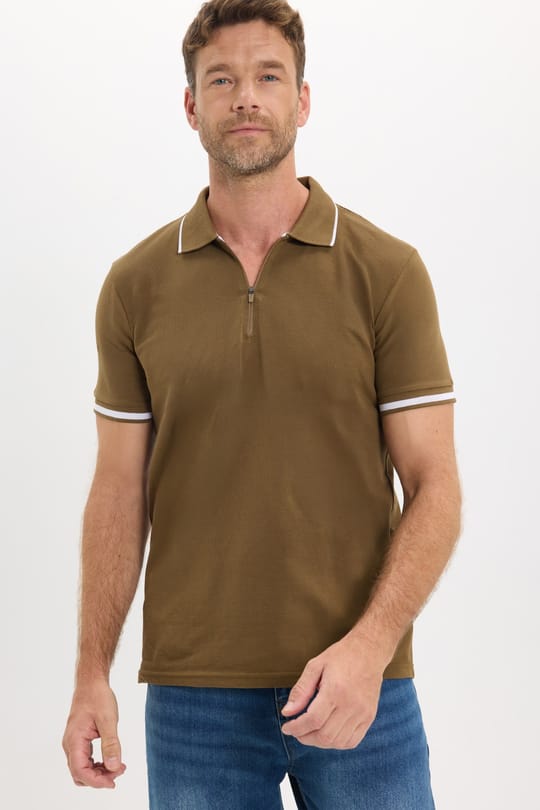 Erkek Slim Fit Dar Kesim %100 Pamuk Jakarlı Düz Yaka ve Kol Detaylı Kahverengi Polo Yaka Tişört