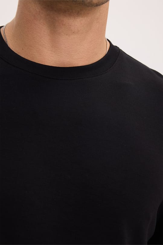 Erkek Regular Fit Rahat Kesim Ekstra Soft Modal Kumaş Bisiklet Yaka Kısa Kollu Siyah Tişört