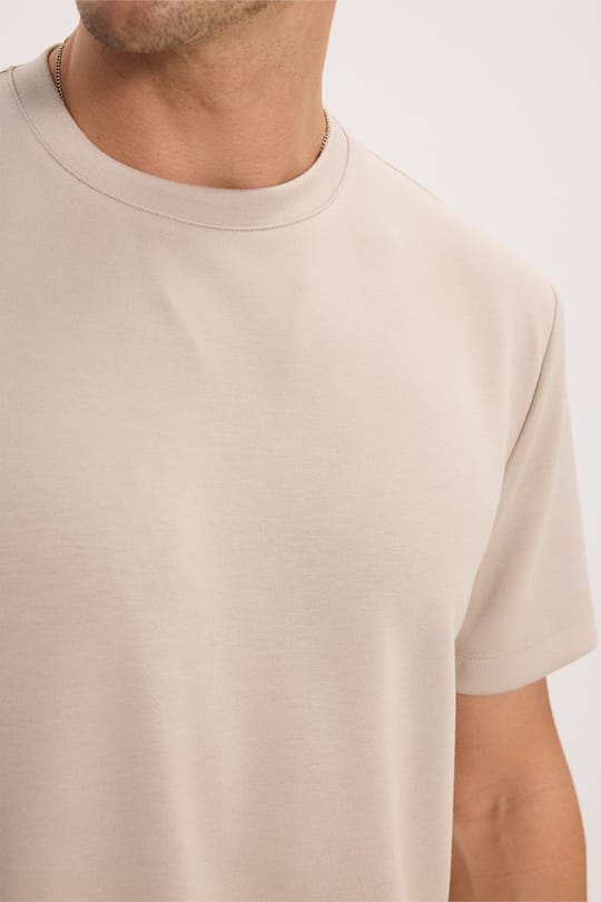 Erkek Regular Fit Rahat Kesim Ekstra Soft Modal Kumaş Bisiklet Yaka Kısa Kollu Bej Tişört