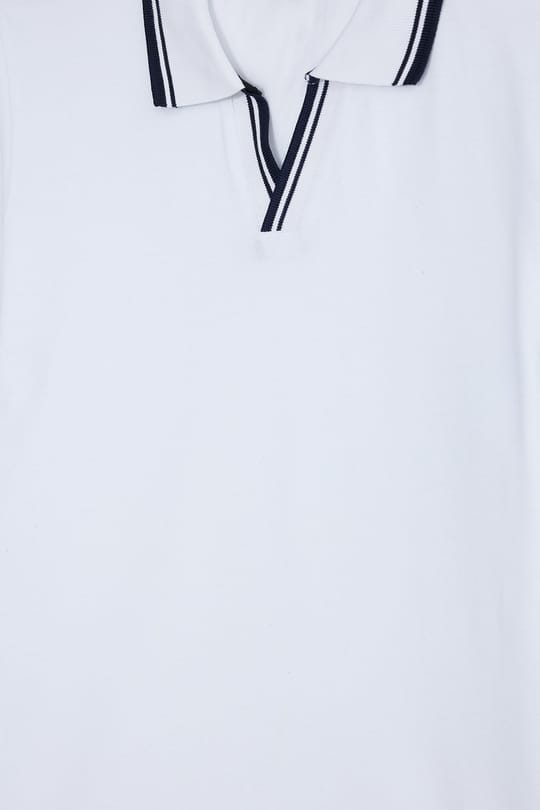 Erkek Slim Fit Dar Kesim %100 Pamuklu Çizgili Detaylı V Yaka Beyaz Polo Yaka Tişört