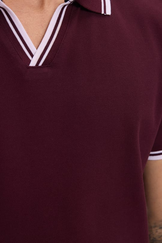 Erkek Slim Fit Dar Kesim %100 Pamuklu Çizgili Detaylı V Yaka Bordo Polo Yaka Tişört