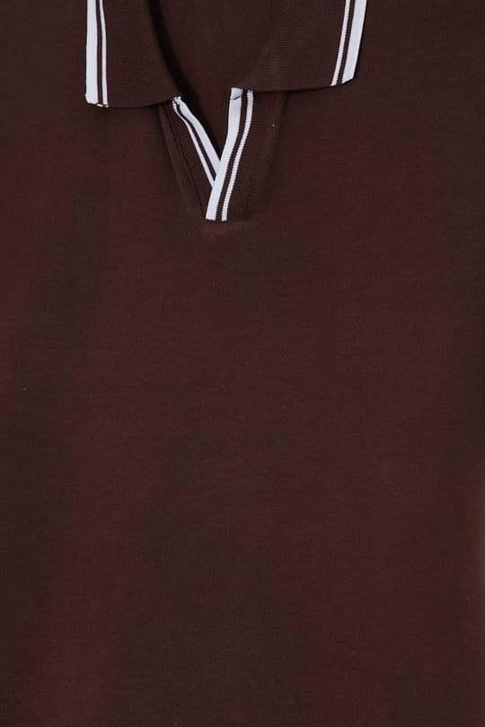 Erkek Slim Fit Dar Kesim %100 Pamuklu Çizgili Detaylı V Yaka Kahverengi  Polo Yaka Tişört