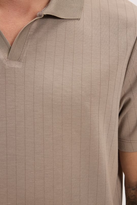 Erkek Slim Fit Dar Kesim Pamuklu Kısa Kollu Çizgili Vizon Polo V Yaka Tişört