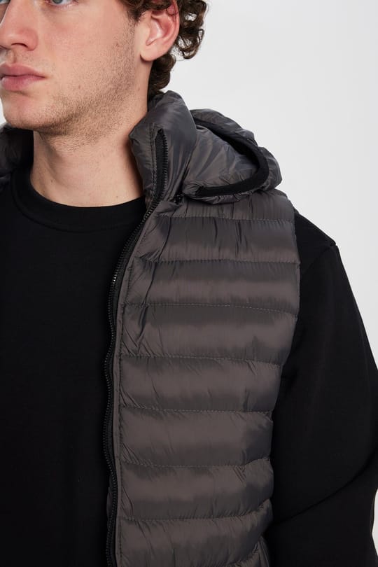 Erkek Slim Fit Dar Kesim Rüzgar Geçirmez Cepli Antrasit Çıkabilir Kapüşonlu Sıcak Tutan Şişme Yelek