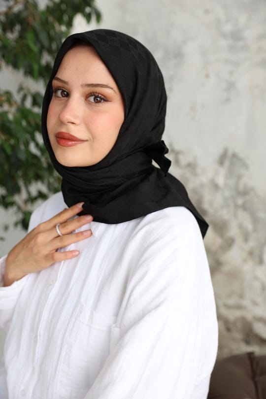 Monogram Desen Jakar Eşarp Siyah