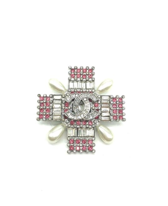 Chanel Silver CC Pearl Pink Brooch Deluxe Seconds'ta