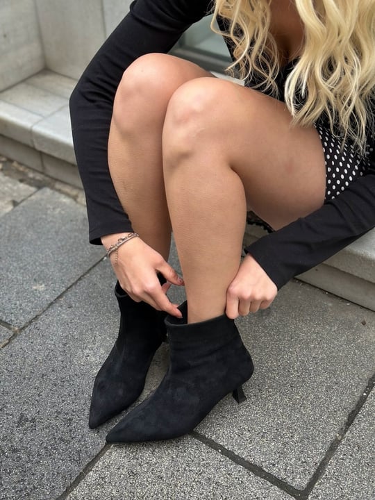 Siyah Süet (Angie) Fermuarlı 5 cm Mini Topuklu Bot