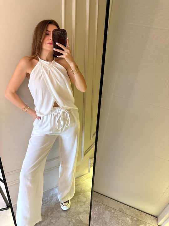 Beyaz Boyundan Düğmeli Keten Bluz-Pantolon Takım