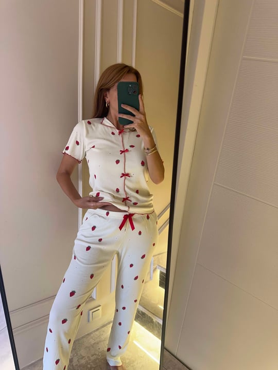Kadın Sarı Çilek Desen Fiyonklu Alt Uzun Pijama Takım