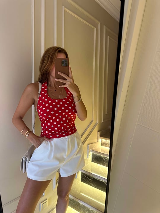 Kırmızı Boyundan Geçmeli Puantiyeli Atlet