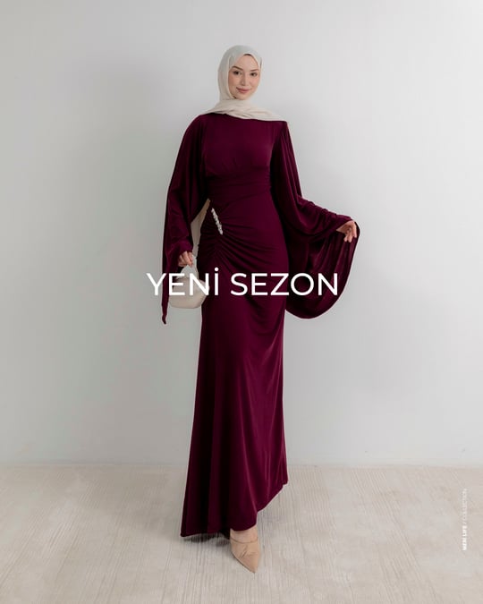 Belden Büzgülü Aksesuarlı Mürdüm Elbise