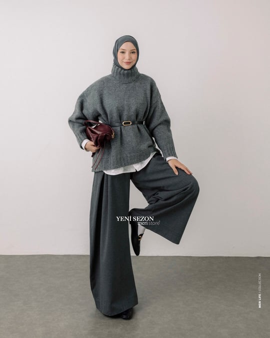 Boğazlı Gri Triko Kazak