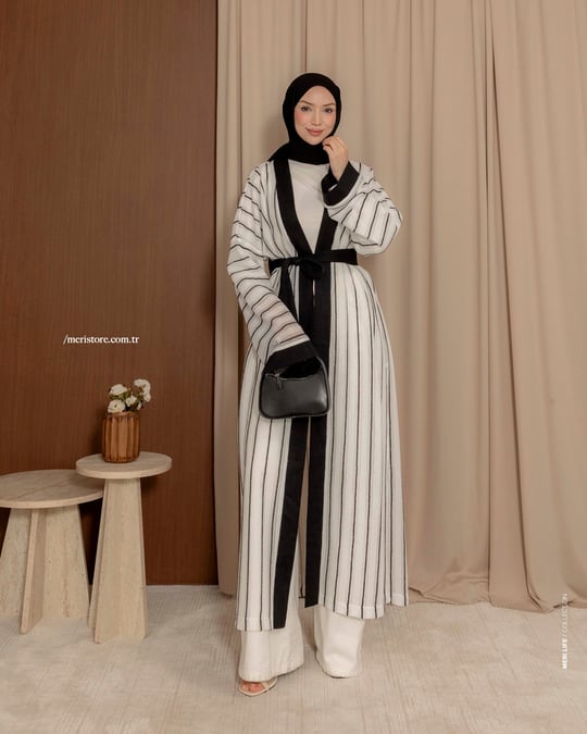 Çizgili Kuşaklı Beyaz Kimono