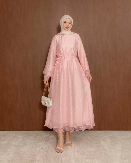 Dantel Süslemeli Pembe Elbise