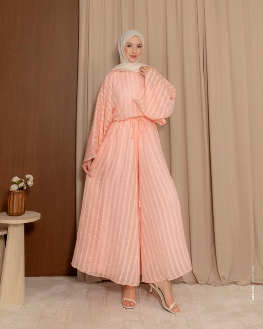 Geniş Pantolonlu Pembe Takım