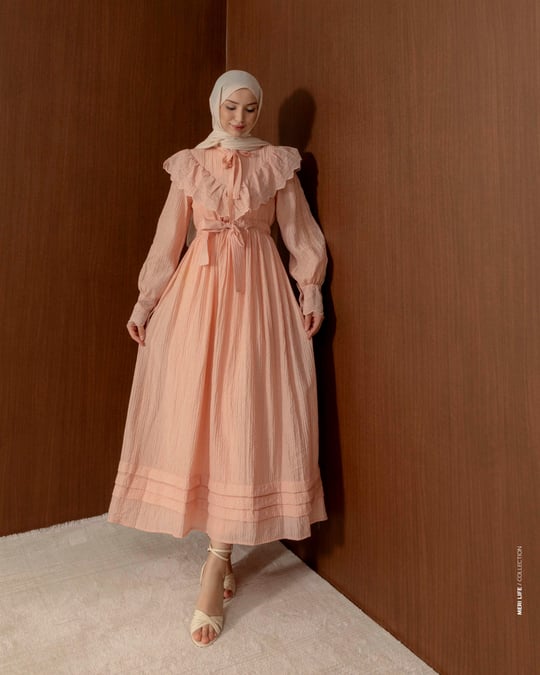 İşleme Detaylı Pembe Elbise
