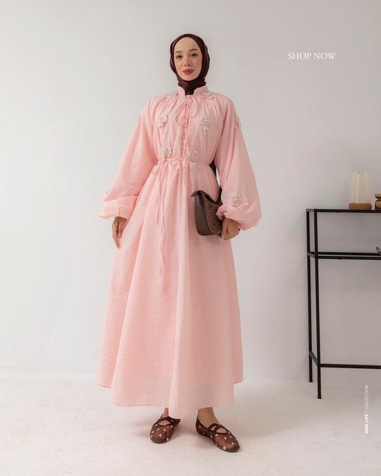 Oversize Çiçek Süslemeli Pembe Elbise