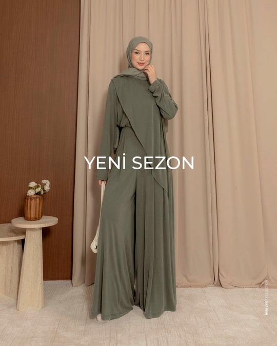 Pelerin Detaylı Pantolonlu Yeşil Takım
