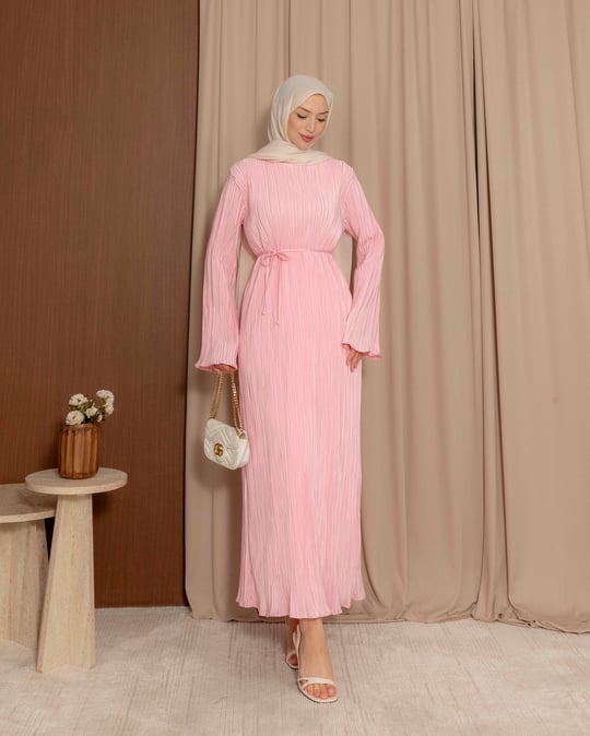Piliseli Pembe Elbise