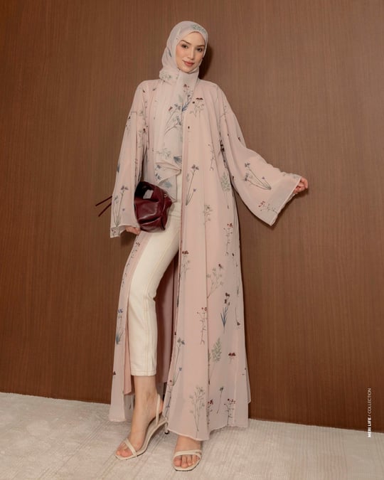 Şal Detaylı Desenli Bej Abaya