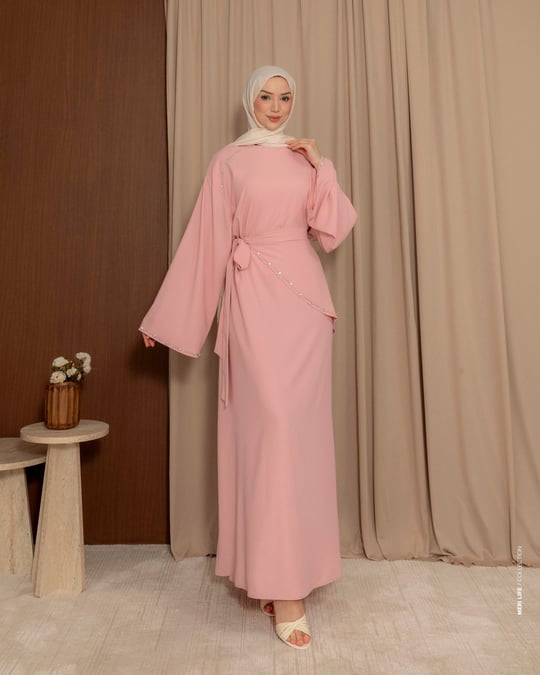 Taş Süslemeli Pembe Elbise