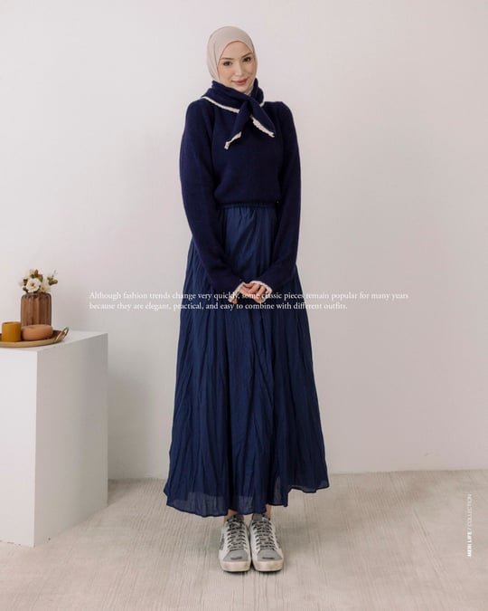 Yaka Detaylı Dantelli Lacivert Kazak