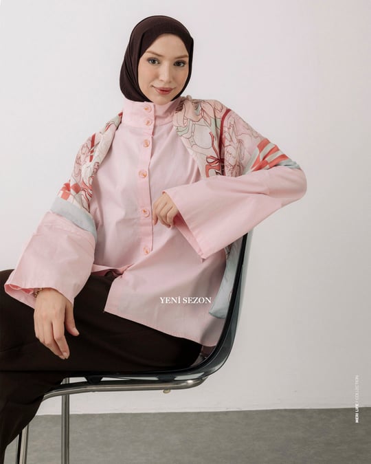 Yaka Detaylı Pembe Gömlek