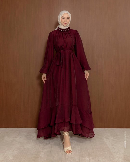 Yakası Taş Süslemeli Bordo Elbise