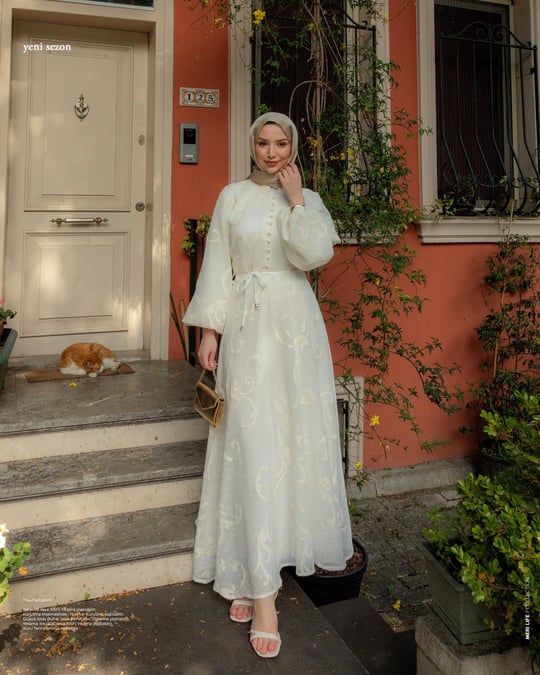 Yarım Düğmeli Dantelli Krem Elbise