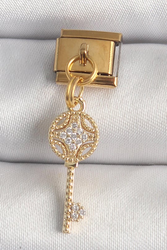 316L Çelik Gold Renk Sallantı Zirkon Taşlı Anahtar Model Nomination Charm
