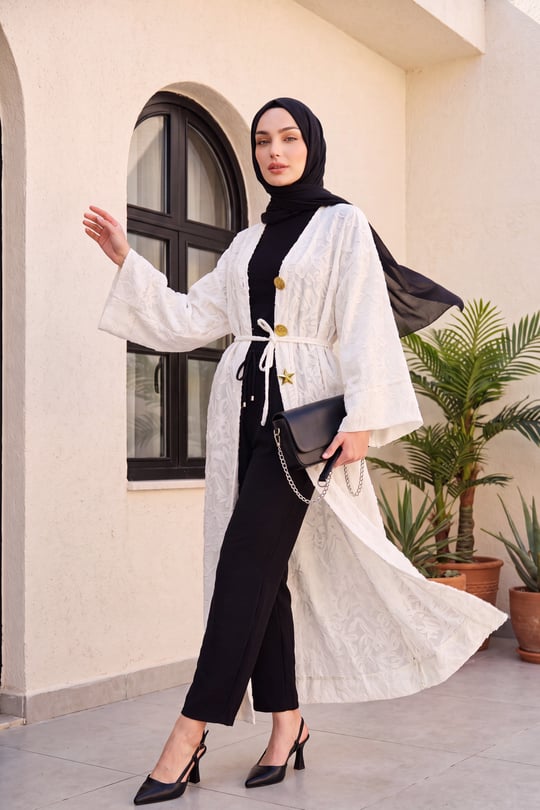 Geniş Kol Bağcıklı Broşlu Jakarlı Uzun Kimono -Ekru