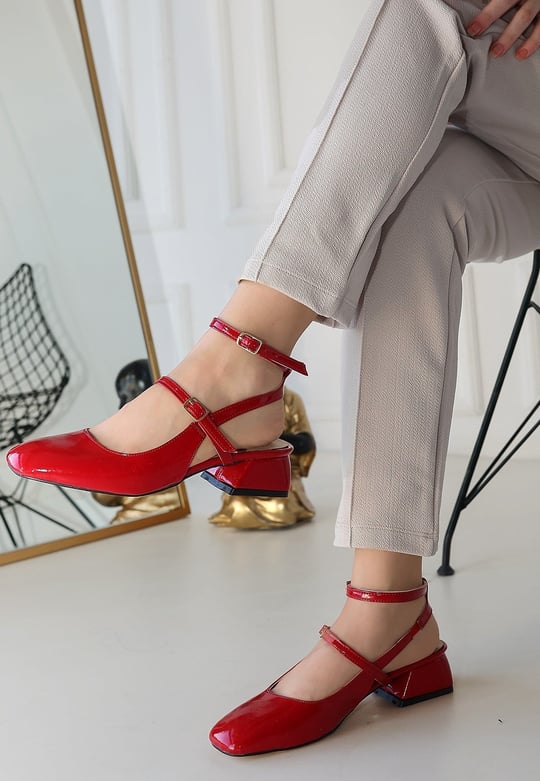 Karmi Kırmızı Rugan Topuklu Kemerli Ayakkabı -Koyu Kırmızı