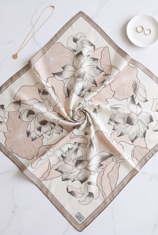 Lotus Çiçeği Desenli Soft Eşarp -Açık Kahverengi