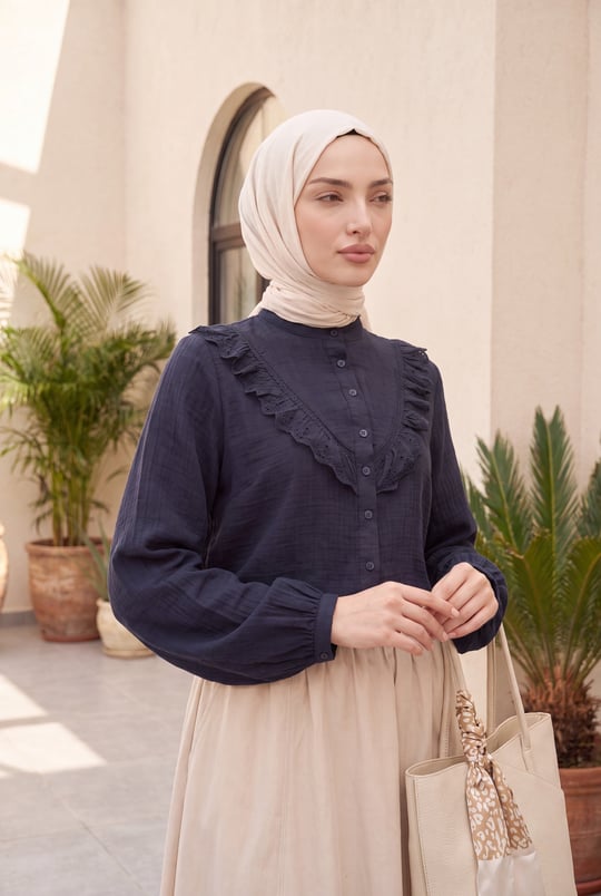 Önü Dantel Detaylı Kolu Lastikli Düğmeli Bürümcük Gömlek  -Lacivert