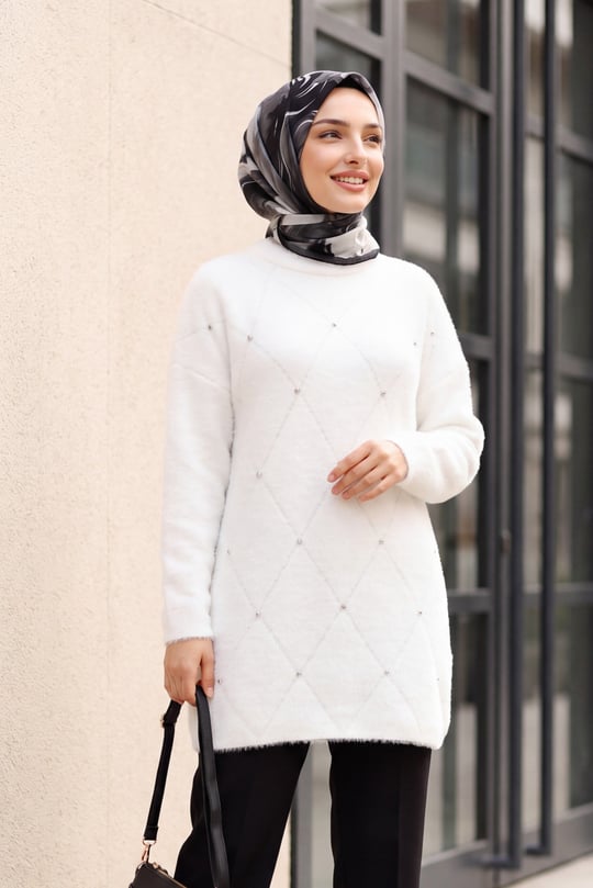Önü Taş Detaylı Sakallı Salaş Triko Tunik -Beyaz