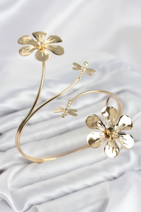 Pazu Bileklik Gold Renk Pirinç Çiçek Model
