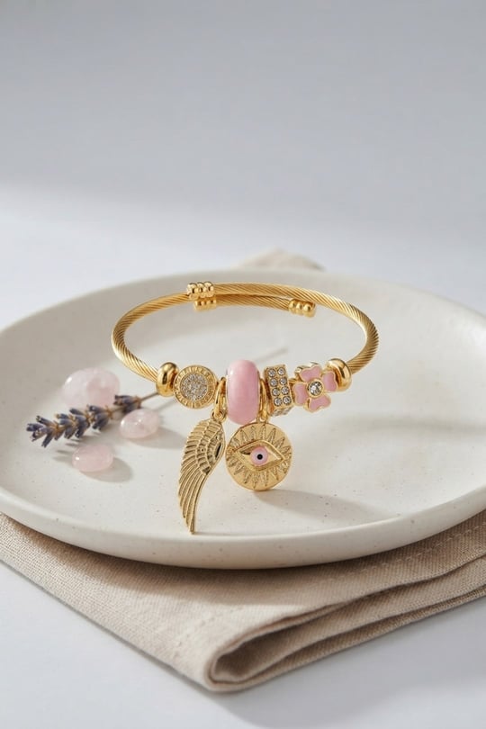 Pembe Göz Model Gold Renk Charmlı Bileklik