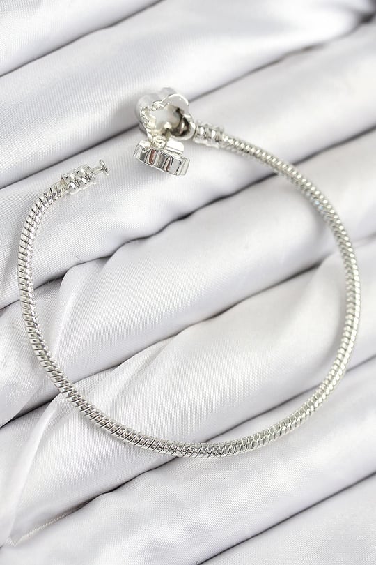 Pirinç Charm Zirkon Taşlı Yonca Model Gümüş Renk Kadın Bileklik