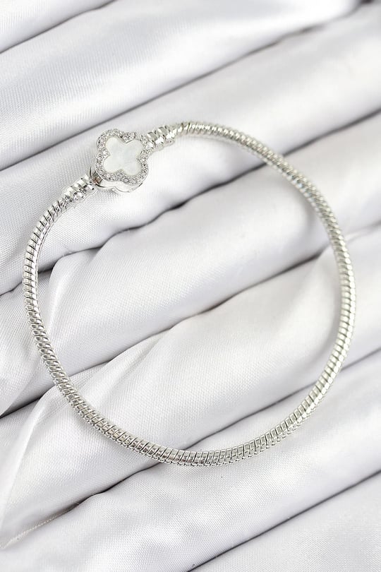 Pirinç Charm Zirkon Taşlı Yonca Model Gümüş Renk Kadın Bileklik