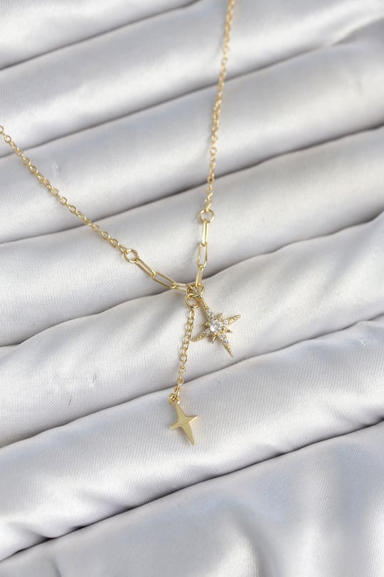 Pirinç Gold Renk Zirkon Taşlı Minimal Sallantılı Kutup Yıldızı Model Kadın Kolye