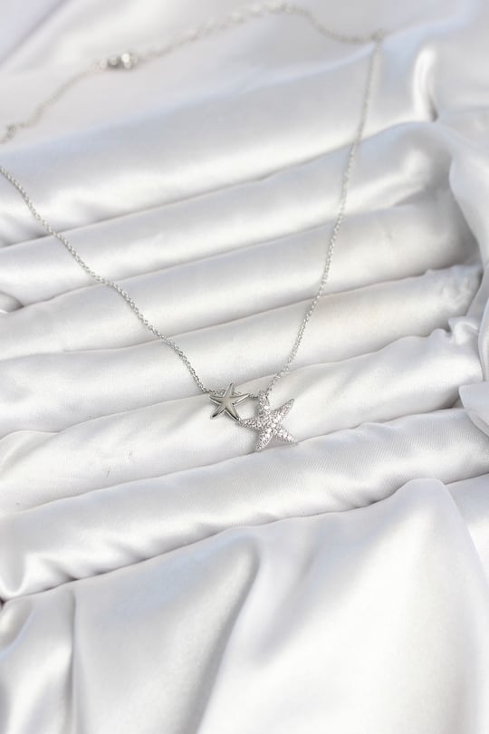 Pirinç Gümüş Renk Minimal Yıldız Model Kadın Kolye