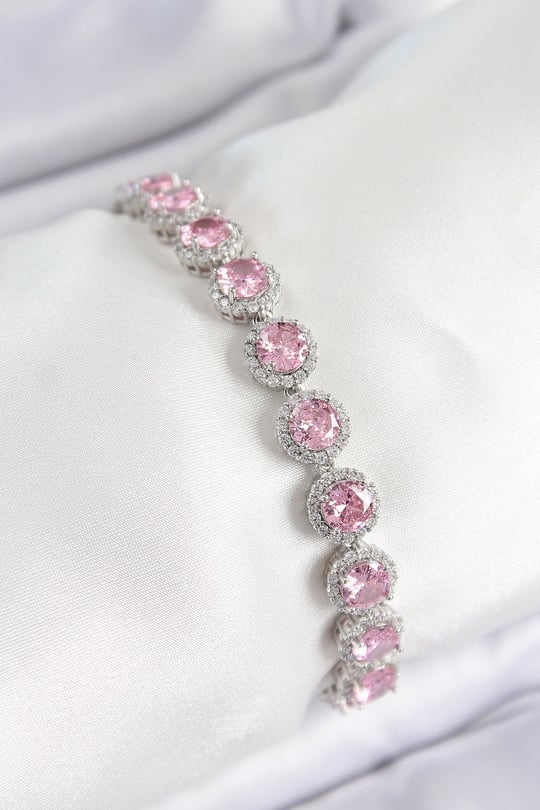 Pirinç Pembe Zirkon Taşlı Daire Baget Model Gümüş Renk VIP Seri Kadın Bileklik