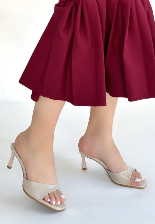 Ribay Rugan Topuklu Terlik -Bej